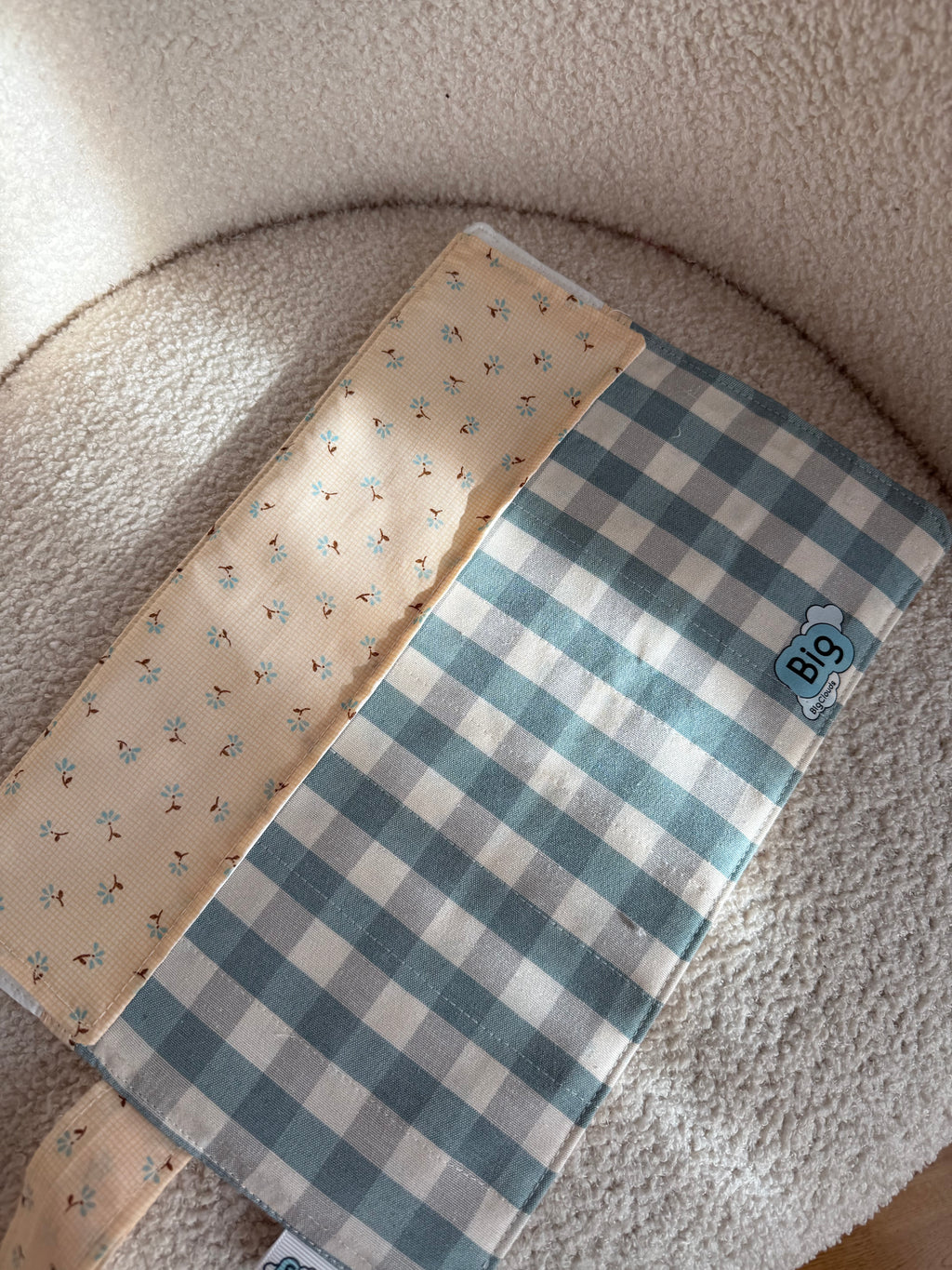 Manta de brochas M bordada